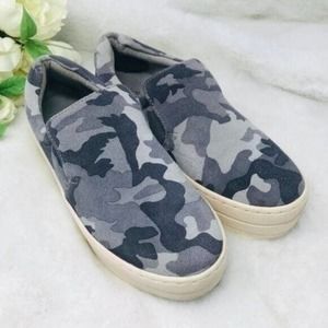 J Slides Sneakers Gray Camo Harry Acer Slip-on Platform Shoes, 7